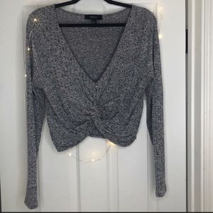 Curvy 🩶🖤 Sexy Crop Top Sweater with a Front Knot - 1X - EUC